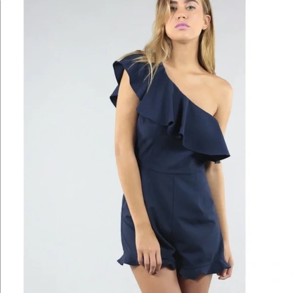 Shorts Romper by J.O.A. One Shoulder Size XS - Picture 3 of 14